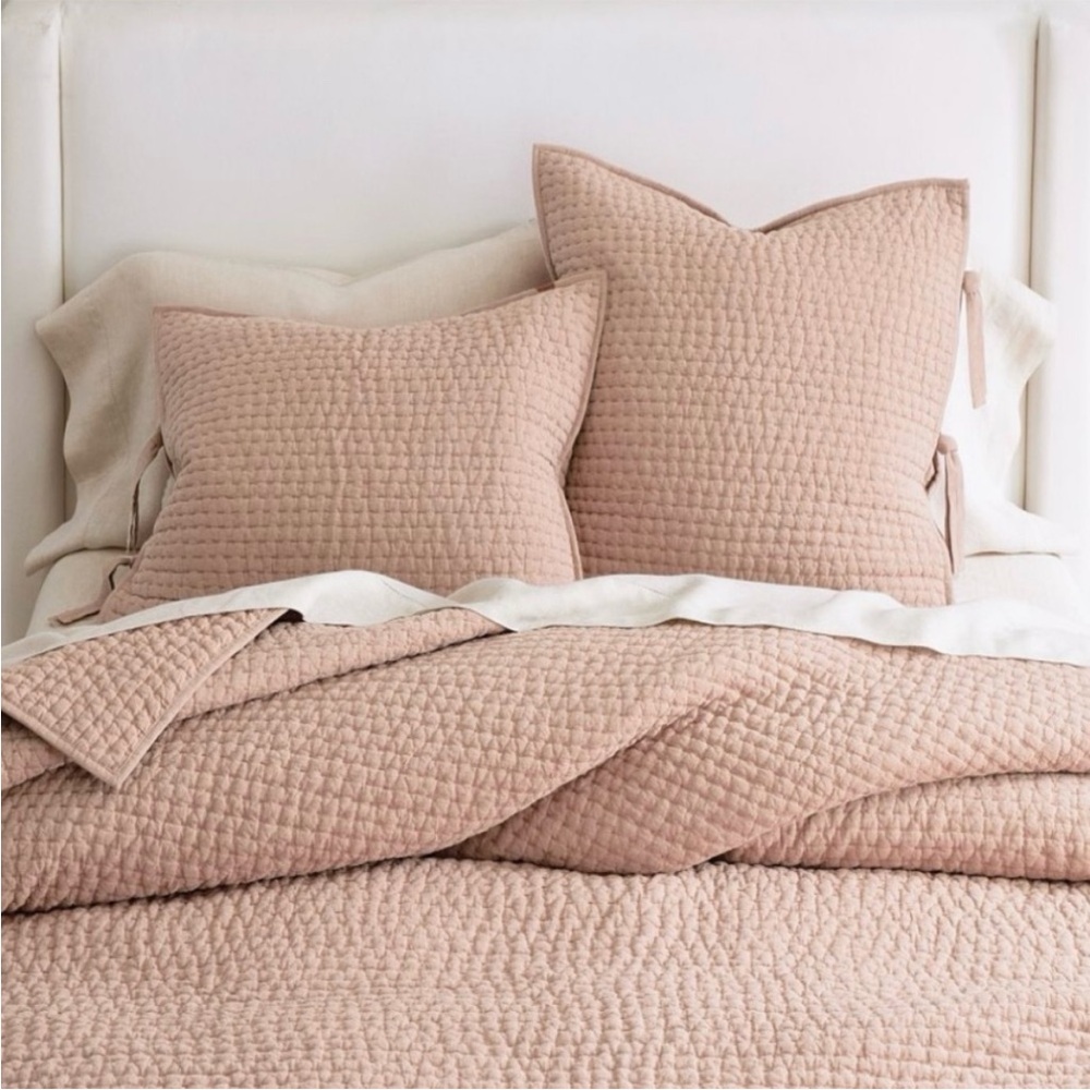 POTTERY BARN-Pickstitch King Quilt and Shams in Pink Sand